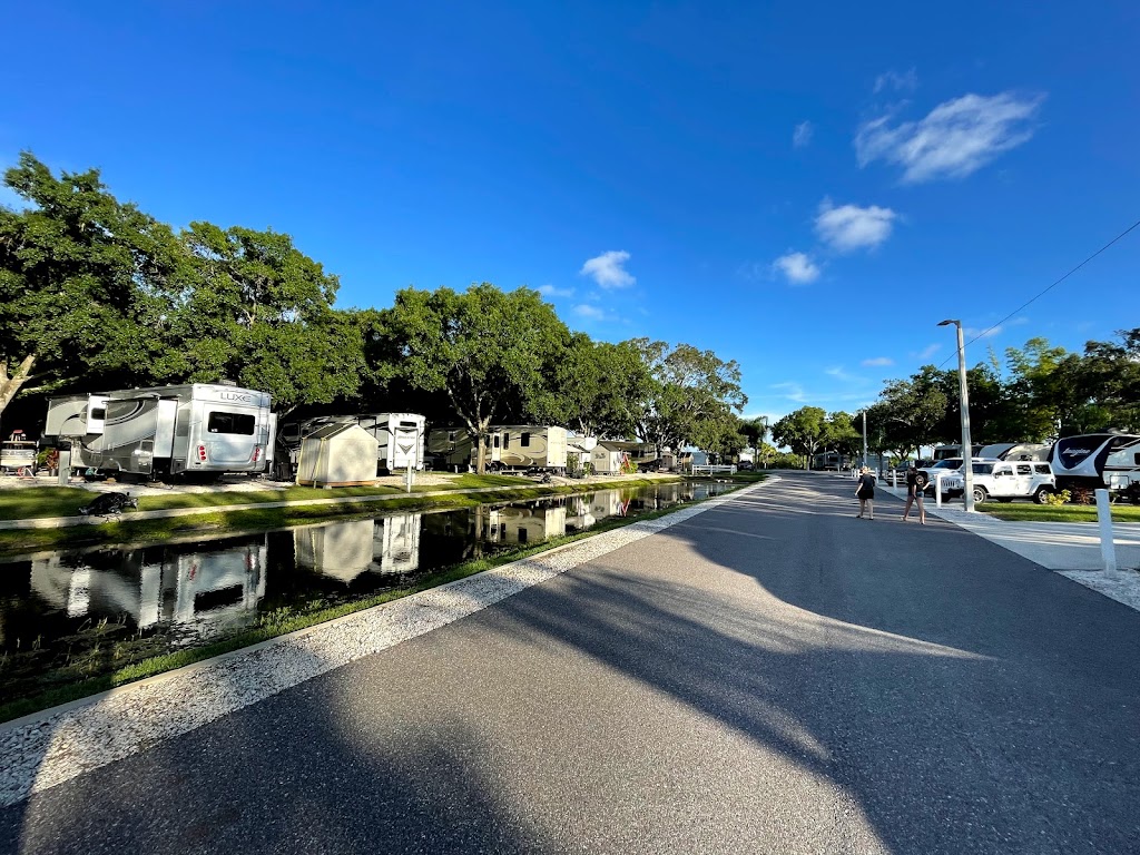 Bay Bayou RV Resort | 8492 Manatee Bay Dr, Tampa, FL 33635, USA | Phone: (813) 855-1000