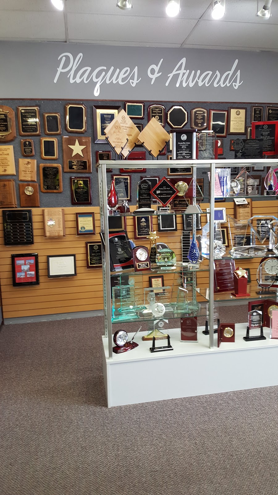 Budget Signs Trophies-Plaques | 333 E Edwardsville Rd, Wood River, IL 62095, USA | Phone: (618) 259-4460