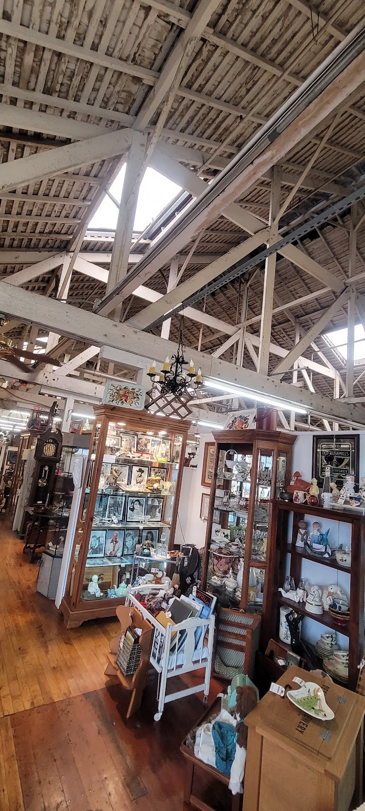 King Richards Antique Vintage Center | 12301 Whittier Blvd, Whittier, CA 90602, USA | Phone: (562) 698-5974