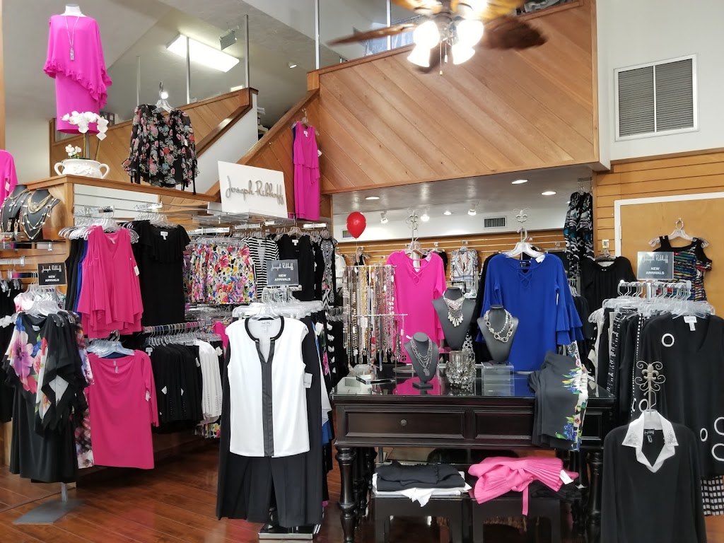 Foxy Lady Siesta Key | 209 Beach Rd, Sarasota, FL 34242, USA | Phone: (941) 349-6644