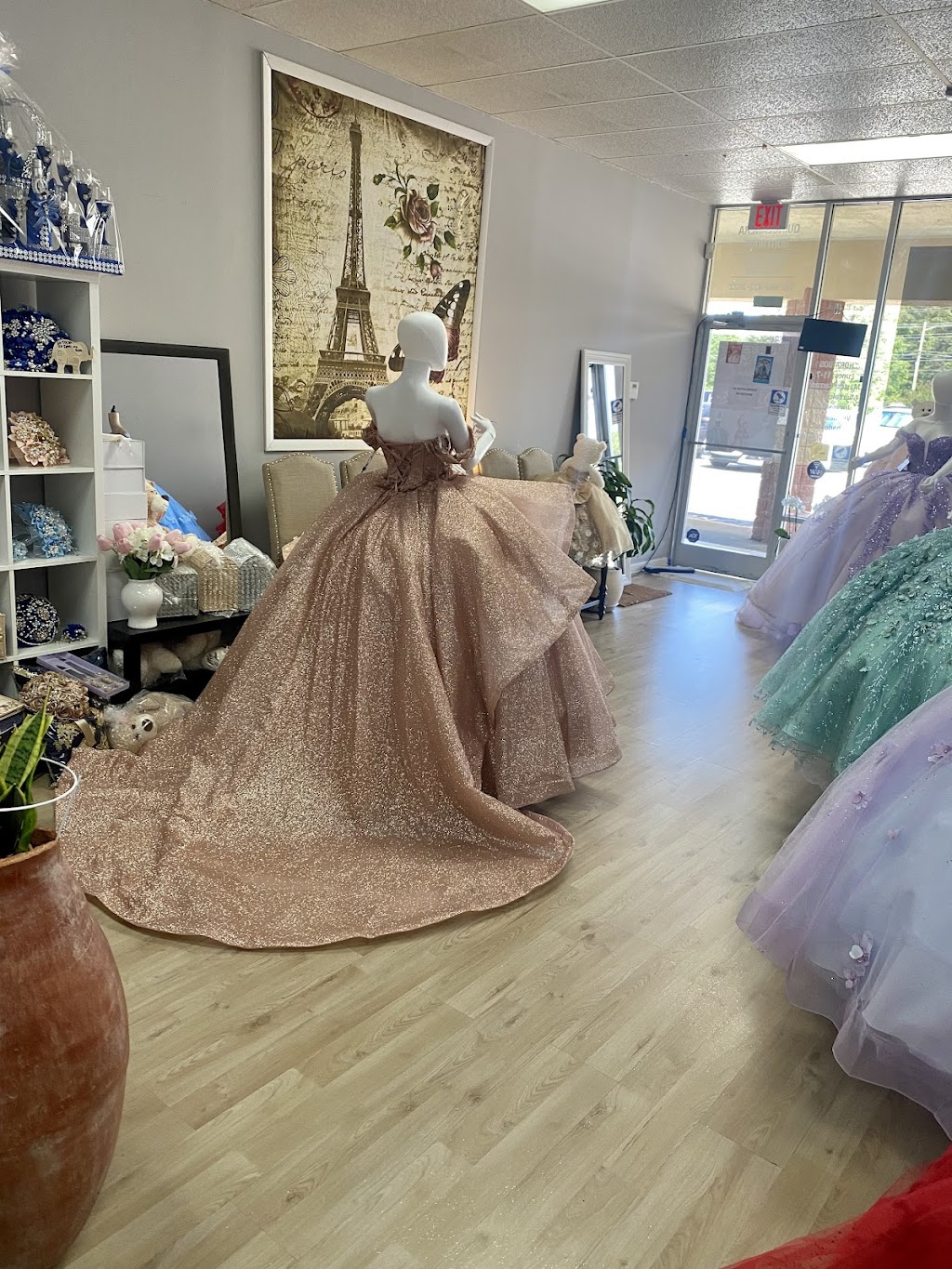 Quinceañera boutique L | 1981 Cotton Grove Rd, Lexington, NC 27292, USA | Phone: (980) 432-2622