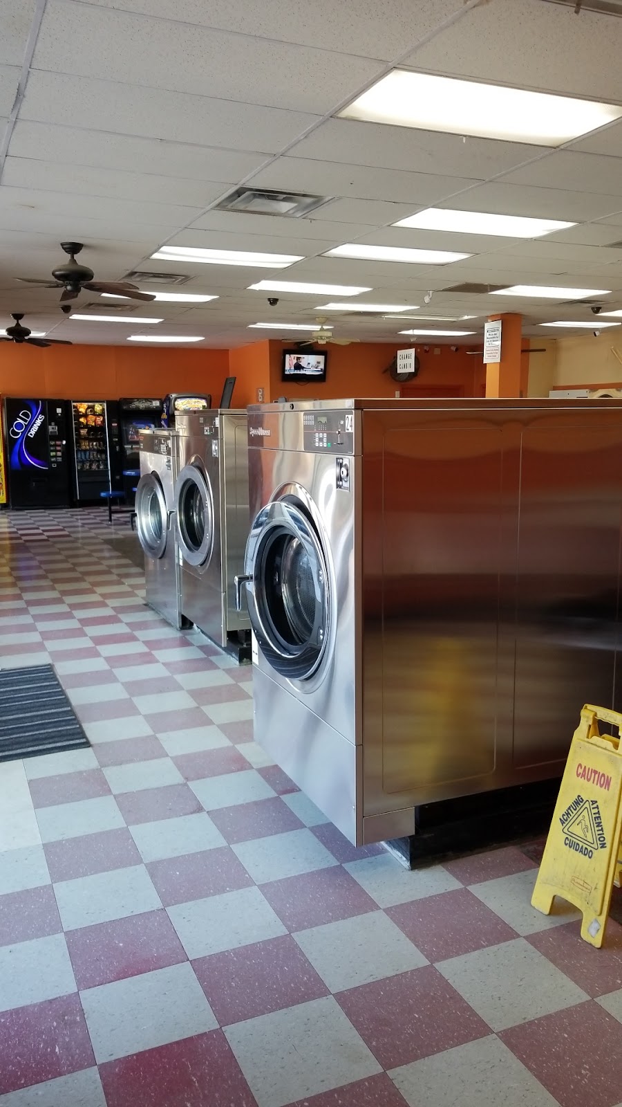 Linbar Laundromat - laundry  | Photo 8 of 10 | Address: 5003 Linbar Dr, Nashville, TN 37211, USA | Phone: (615) 423-0727