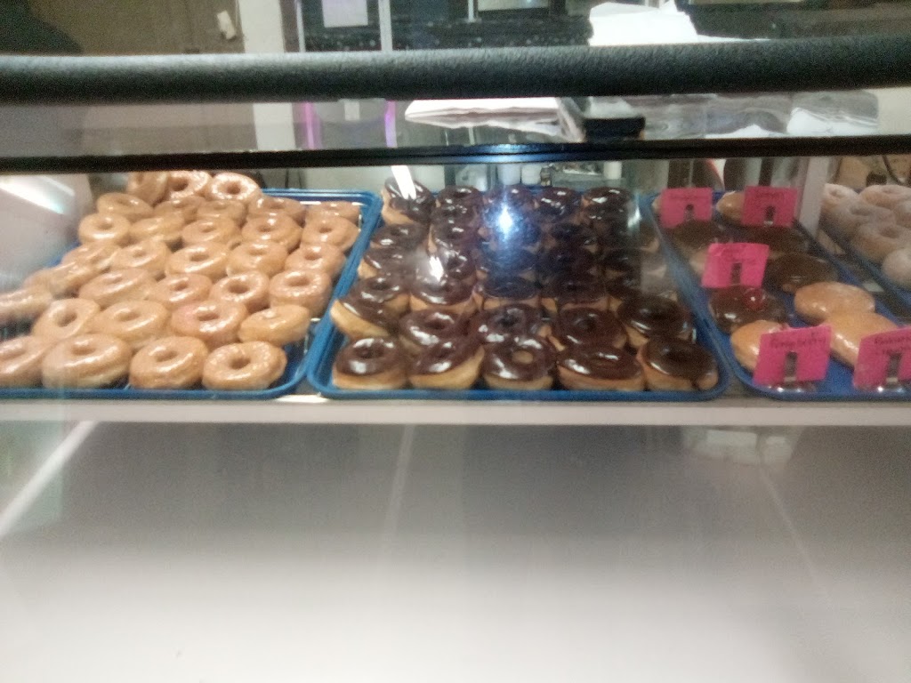 Gils Donut Place | 1715 W Main St, Prague, OK 74864, USA | Phone: (405) 927-2046