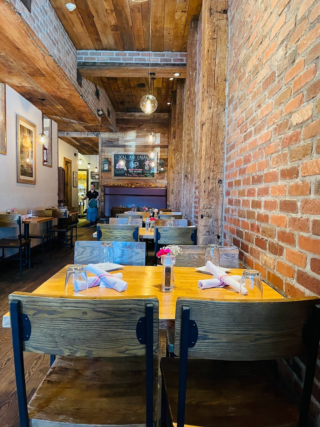 Market Place Kitchen & Bar - Danbury | 33 Mill Plain Rd, Danbury, CT 06811, USA | Phone: (203) 616-5836