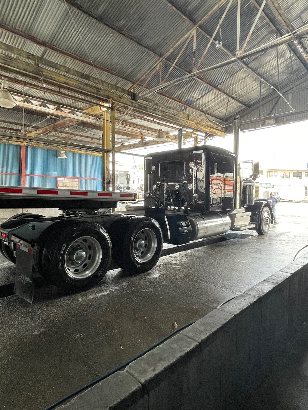 Castaic Truck Wash | 31557 Castaic Rd, Castaic, CA 91384, USA | Phone: (661) 295-8188