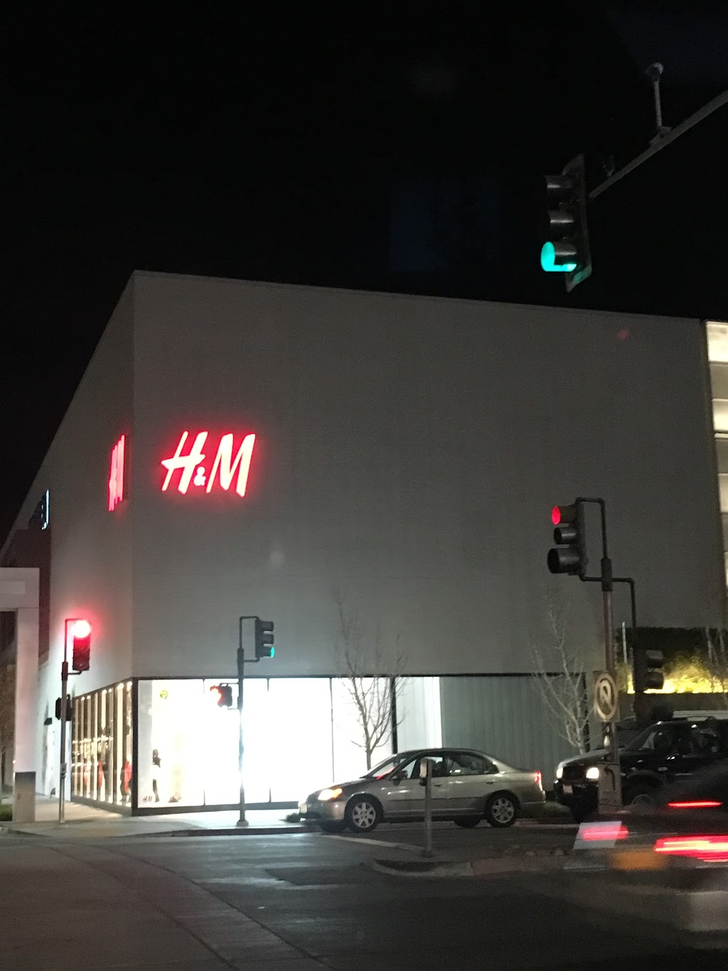 H&M | 397 Hillsdale Shopping Center, San Mateo, CA 94403 | Phone: (855) 466-7467