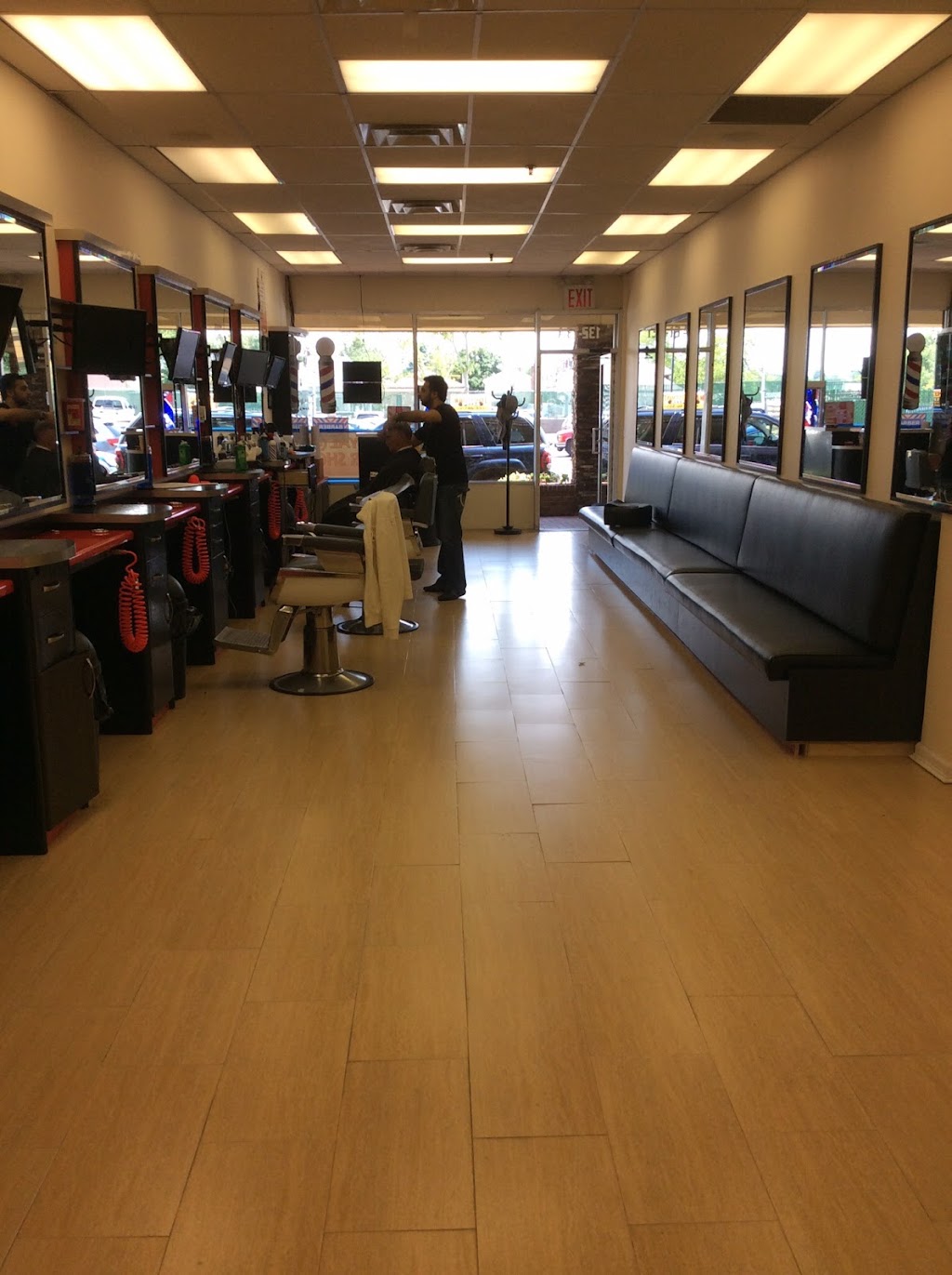 Royal Barbershop Whitepoint Shopping Center | 132-13 14th Ave, College Point, NY 11356, USA | Phone: (718) 734-4080