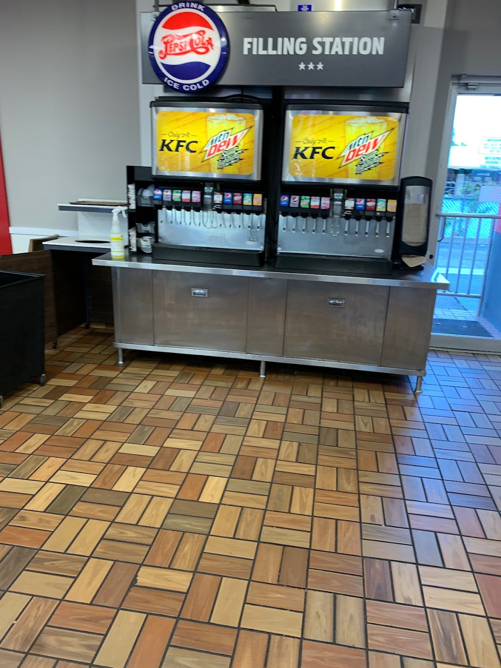 KFC | 5680 US-192, Kissimmee, FL 34746, USA | Phone: (407) 396-4545