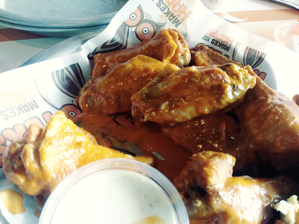 Hooters | 10223 N Metro Pkwy E, Phoenix, AZ 85051, USA | Phone: (602) 997-1060