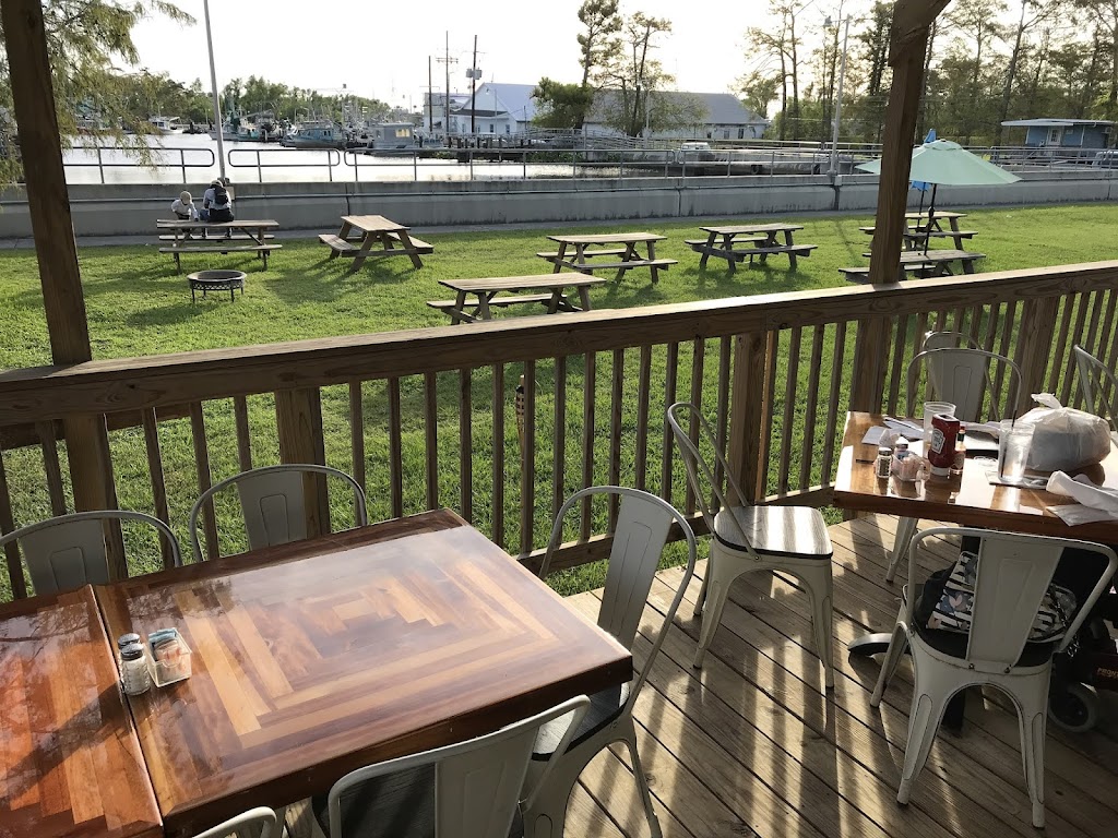 Segnette Landing Harbor Front Dining | 450 Laroussini St, Westwego, LA 70094, USA | Phone: (504) 900-1901