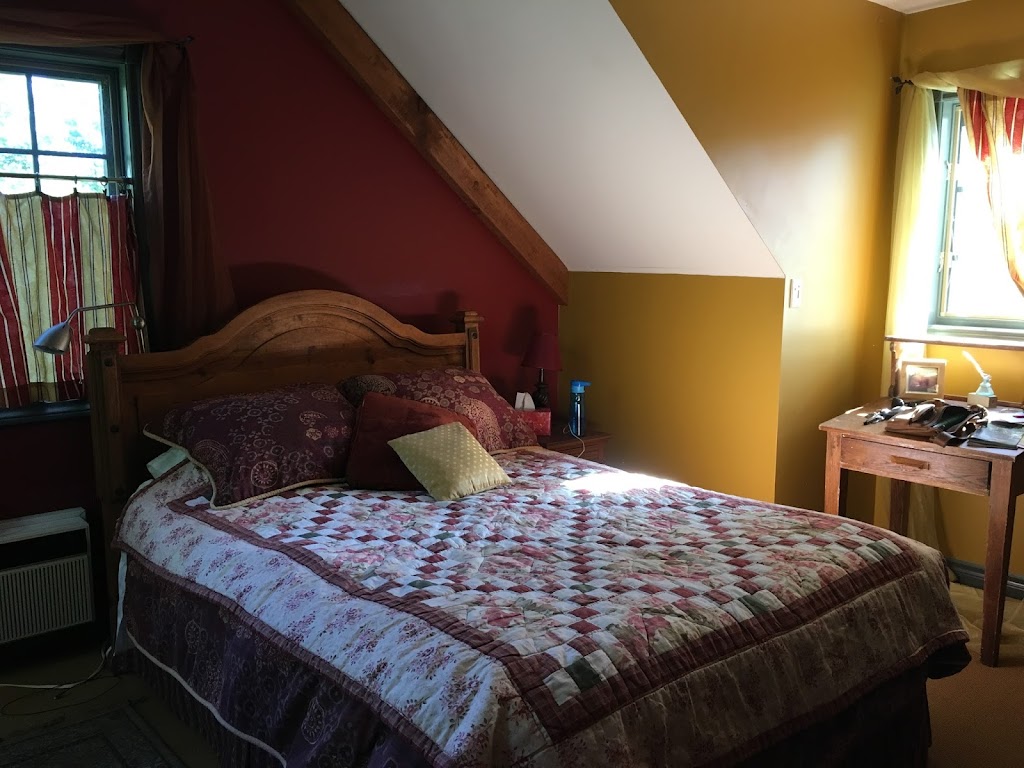 Applewood Hollow Bed & Breakfast | 2230 Four Mile Creek Rd, Niagara-on-the-Lake, ON L0S 1J0, Canada | Phone: (905) 468-0408