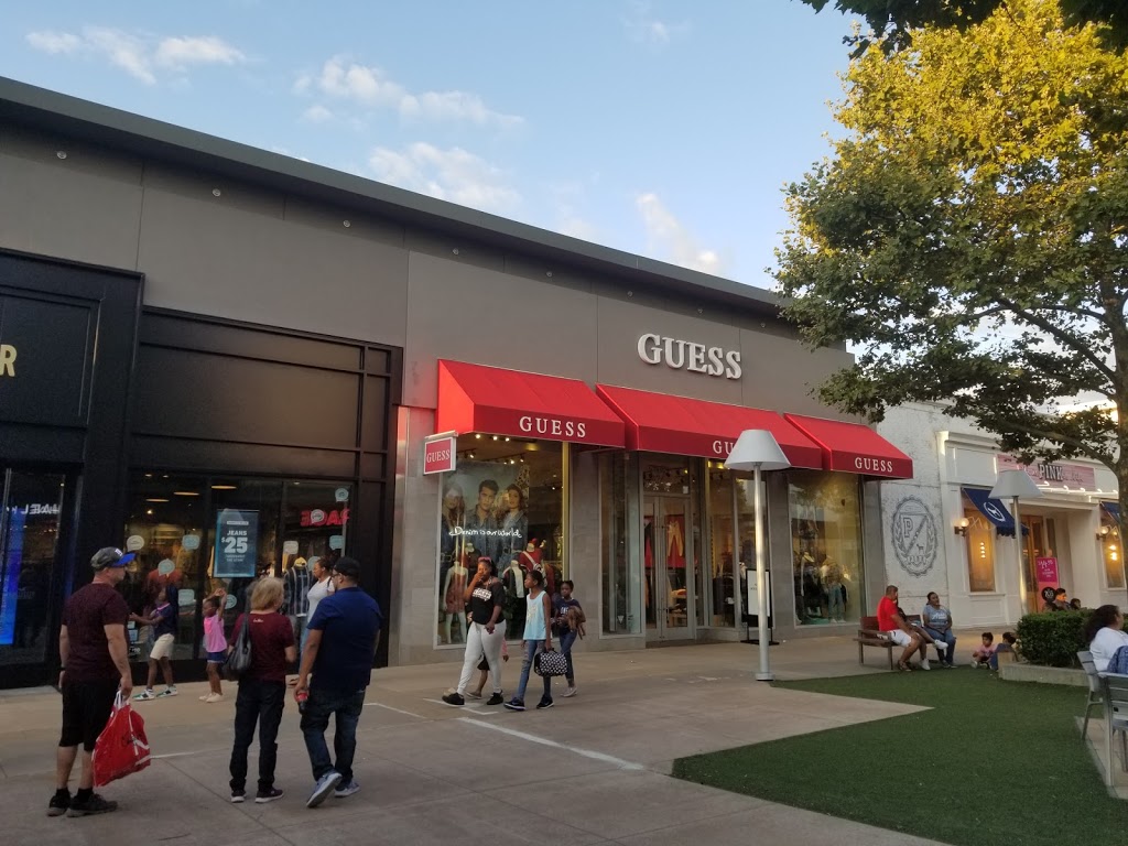 GUESS | 21 Mall Walk Space 2030, Yonkers, NY 10704, USA | Phone: (914) 709-1010
