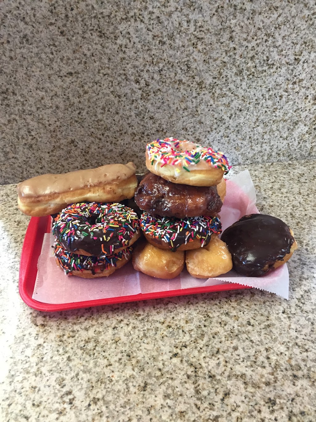 Winchells Donut House | 10000 W 44th Ave, Wheat Ridge, CO 80033, USA | Phone: (303) 423-1231