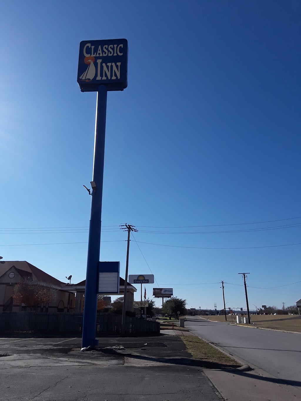 Classic Inn | 1209 N Plaza Dr, Granbury, TX 76048, USA | Phone: (817) 573-8874