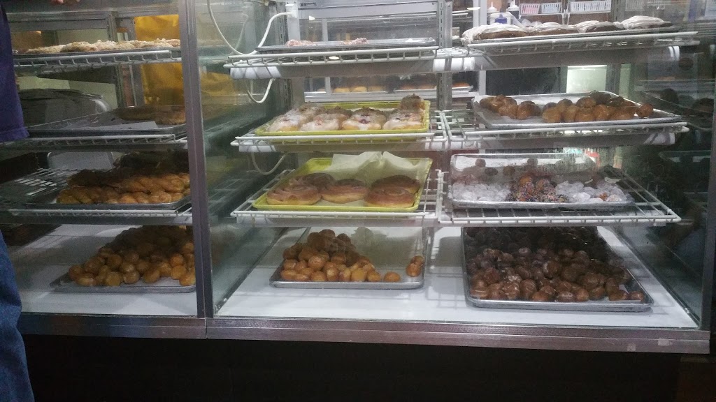 Geralds Donuts | 2101 E Judge Perez Dr, Chalmette, LA 70043, USA | Phone: (504) 252-9498