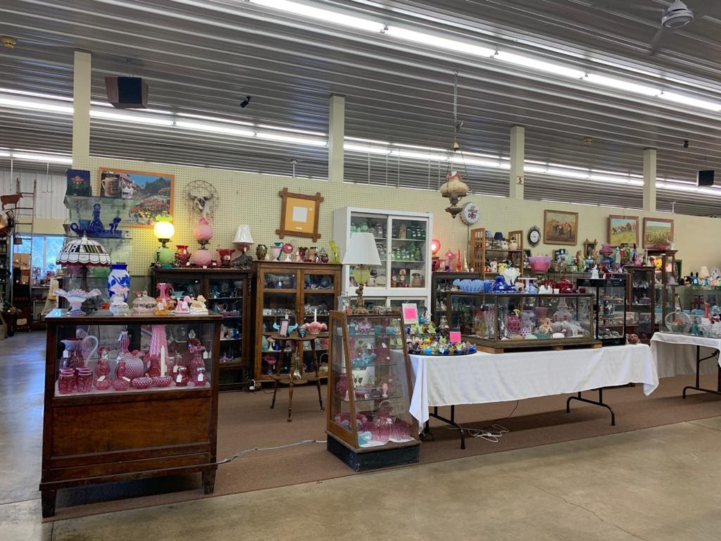 Kellys Antique World & Flea Market | 11111 Main St, Clarence, NY 14031, USA | Phone: (716) 759-8483 Kellys Antique World & Flea Market | 11111 Main St, Clarence, NY 14031, USA | Phone: (716) 759-8483