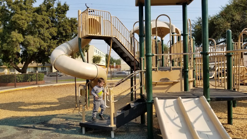 T. Mayne Thompson Park | 14001 Bellflower Blvd, Bellflower, CA 90706, USA | Phone: (562) 866-8614