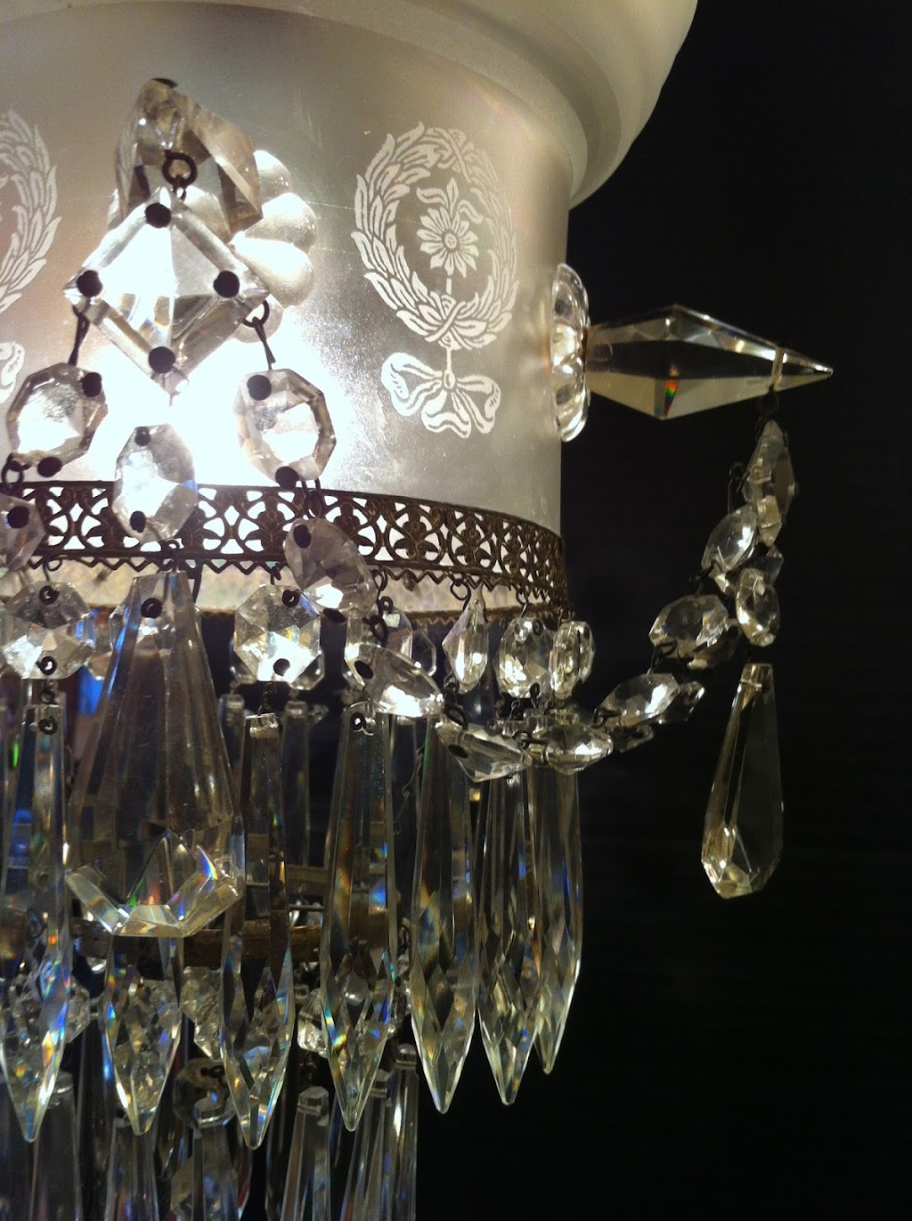 Star Antique Fine Vintage Lighting | 301 River Rd, Wimberley, TX 78676, USA | Phone: (512) 847-9970