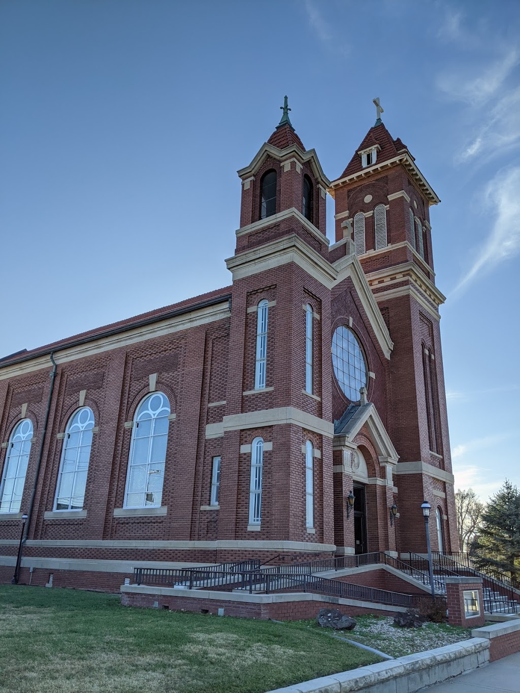 St Teresas Catholic Church | 211 E 5th Ave, Hutchinson, KS 67501, USA | Phone: (620) 662-7812