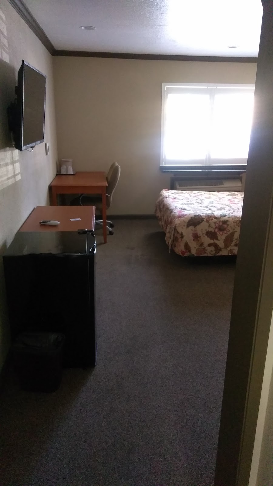 Deluxe Inn | 1402 Stafford St, Redwood City, CA 94063, USA | Phone: (650) 368-3596