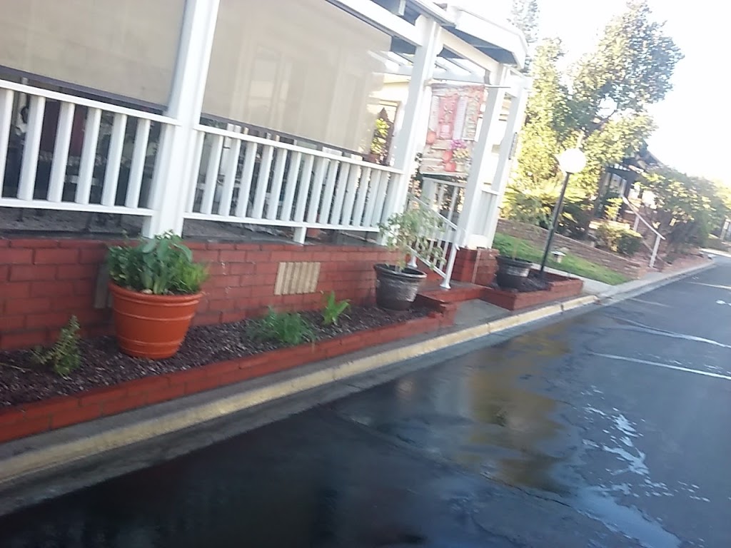 Lake Park La Mirada | 13990 Imperial Hwy., La Mirada, CA 90638, USA | Phone: (562) 921-5700