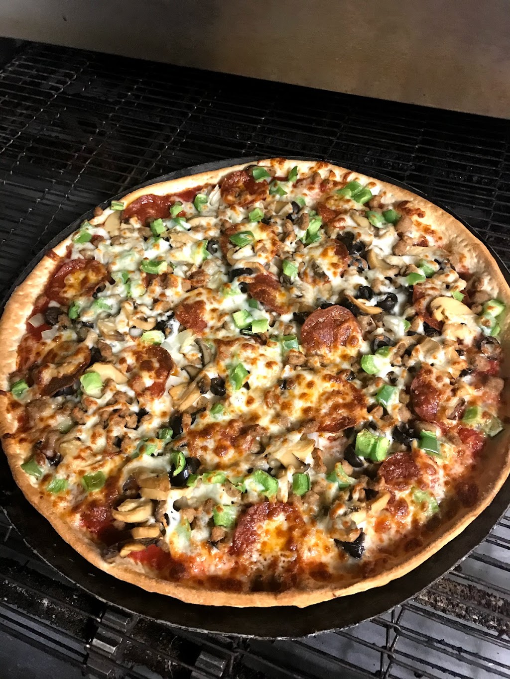 Mama Mias Pizzeria | 203 W 4th St, Anna, TX 75409, USA | Phone: (972) 924-2400