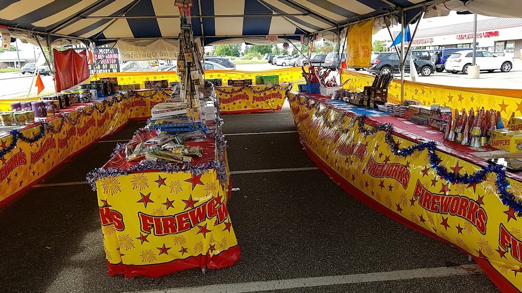 Renaissance Fireworks | 2950 White Bear Ave, Maplewood, MN 55109, USA | Phone: (651) 299-0093