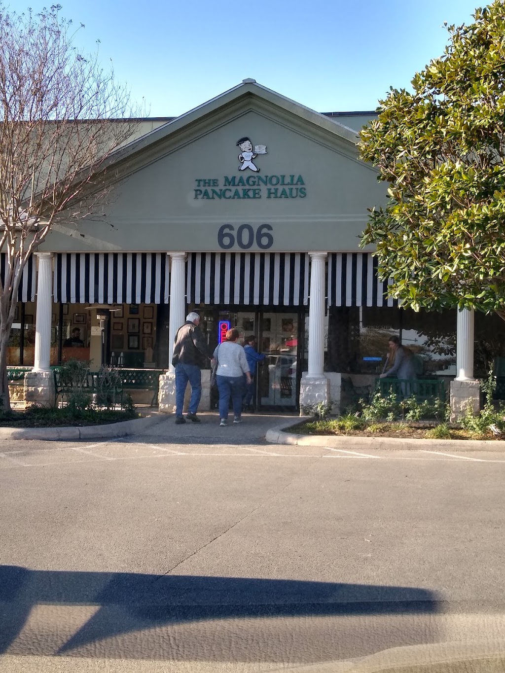 The Magnolia Pancake Haus | 606 Embassy Oaks #100, San Antonio, TX 78216, USA | Phone: (210) 496-0828