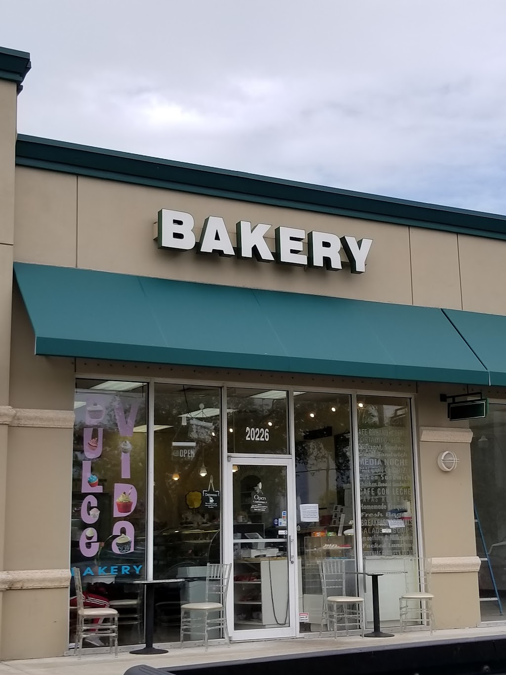 Party Cake Bakery | 20226 Old Cutler Rd, Cutler Bay, FL 33189, USA | Phone: (786) 250-4239