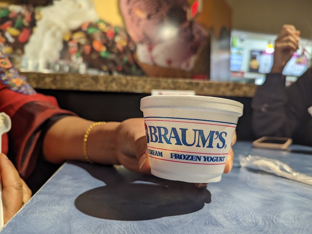 Braums Ice Cream & Dairy Store | 101 Steve Berry Blvd, Pryor, OK 74361, USA | Phone: (918) 825-1606