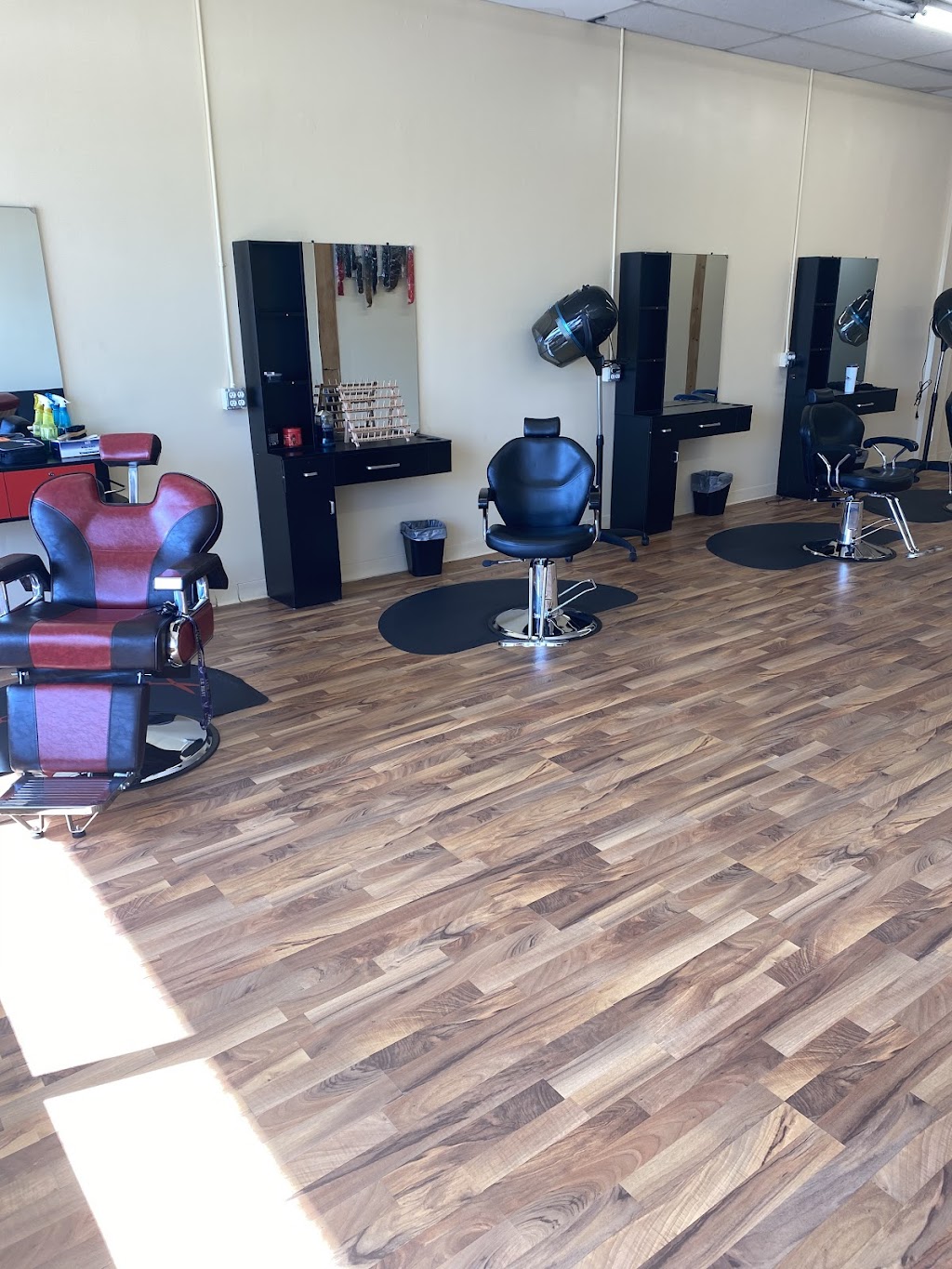 Queen’s Priority Salon | 1381 Maryland Ave E, St Paul, MN 55106, USA | Phone: (612) 404-8275