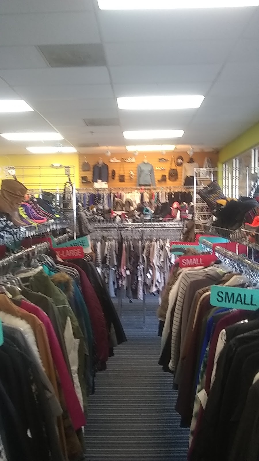 Platos Closet of Florissant, MO | 8206 N Lindbergh Blvd, Florissant, MO 63031, USA | Phone: (314) 837-3600