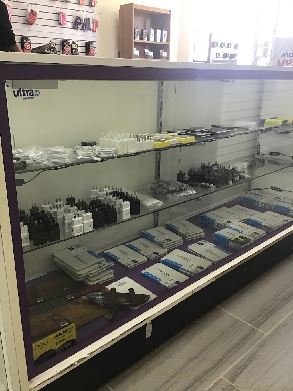 A1 Wireless Cell Phone Repair Center | 3540 S Polk St, Dallas, TX 75224, USA | Phone: (972) 987-7768