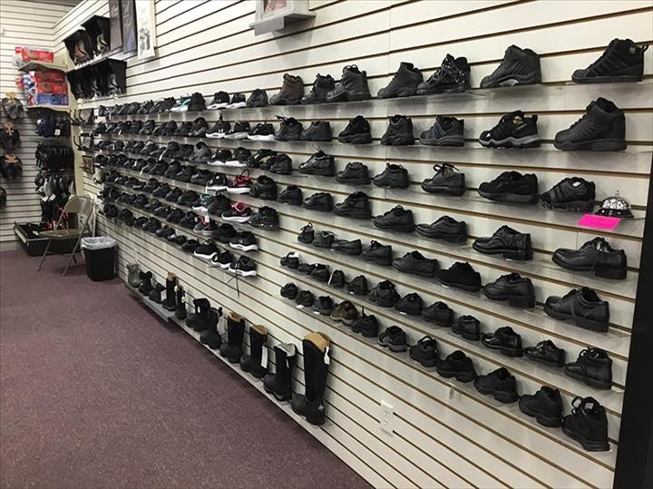 L-n-R Footwear & Gifts | 496 E Lake St, Topeka, IN 46571, USA | Phone: (260) 593-3709