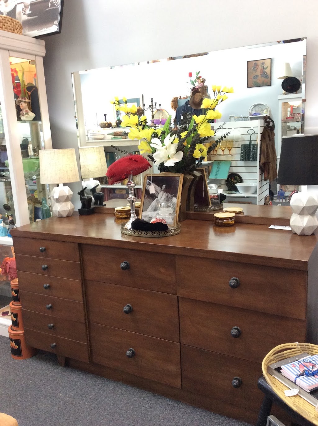 Pennys Place Resale & Vintage | 4213 Co Rd 218 Suite 7, Middleburg, FL 32068, USA | Phone: (904) 832-0670