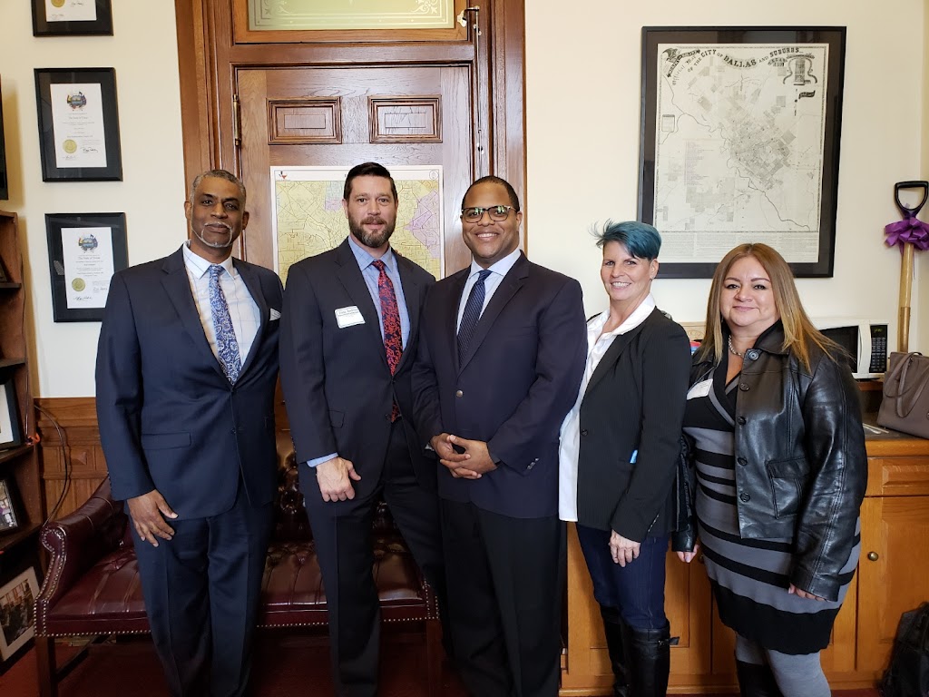 The Living Room | 3001 Al Lipscomb Way, Dallas, TX 75215, USA | Phone: (214) 643-6213