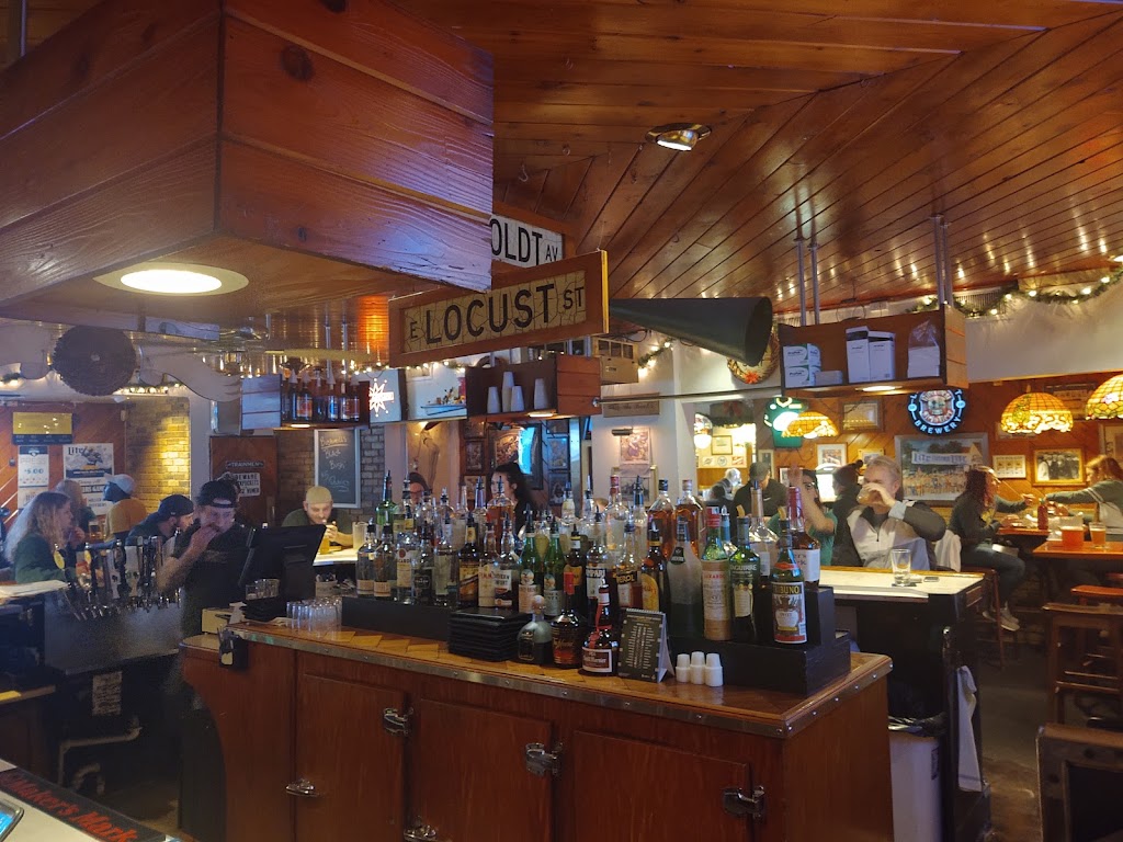 The Tracks Tavern & Grill | 1020 E Locust St, Milwaukee, WI 53212, USA | Phone: (414) 562-2020