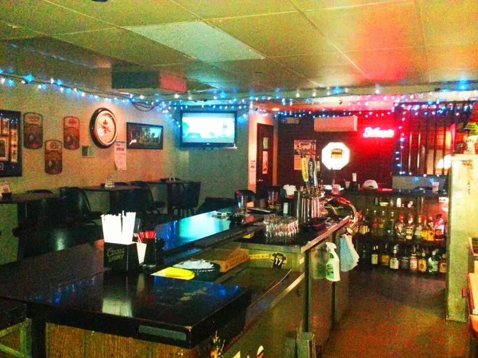 Mikes Wifes Bar & Grill | 905 Allegheny Ave, Oakmont, PA 15139, USA | Phone: (412) 828-2070