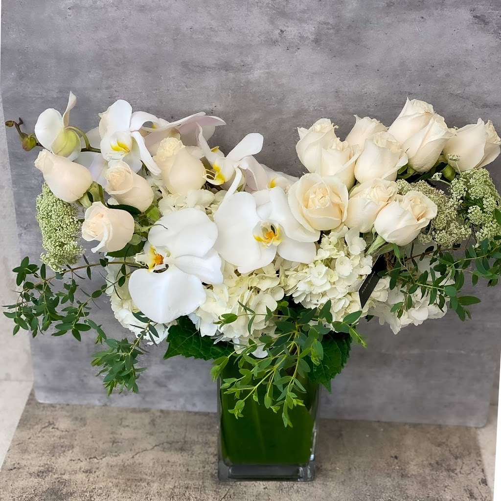 7 garden florist | 2075 Benedict Canyon Drive, Beverly Hills, CA 90210, USA | Phone: (310) 372-1300