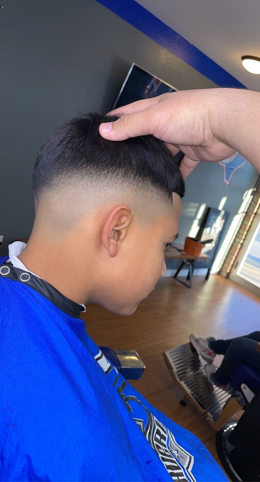 La Flares Barbershop | 219 W 6th St, Ferris, TX 75125, USA | Phone: (469) 688-3421