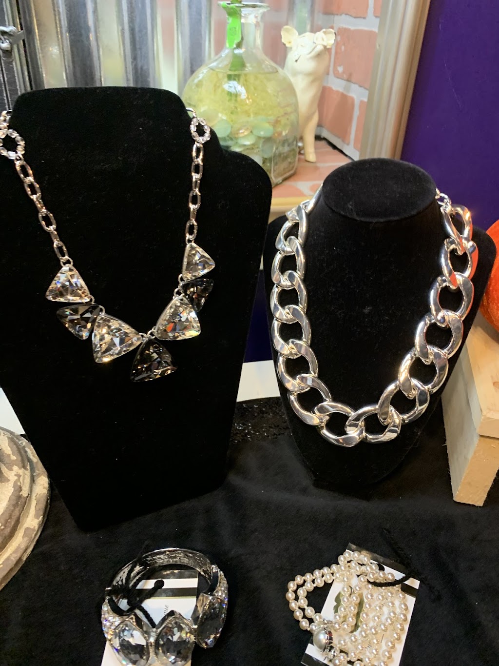 2nd Avenue Boutique | 206 S 2nd Ave, Elizabeth, PA 15037, USA | Phone: (412) 405-4940