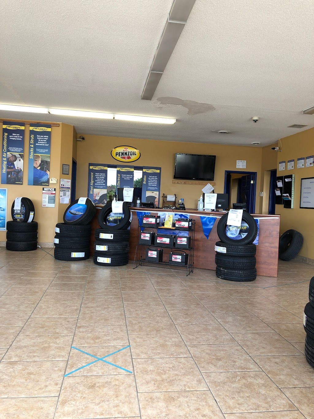 Beverly Tire & Auto | 209 South Service Rd West, Grimsby, ON L3M 1Y6, Canada | Phone: (905) 309-9191