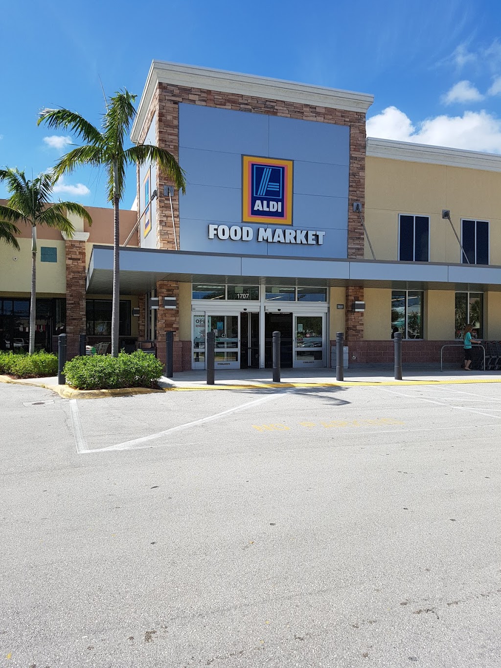 Shops at 18th and Commercial | Fort Lauderdale, FL 33334, USA | Phone: (610) 352-1300