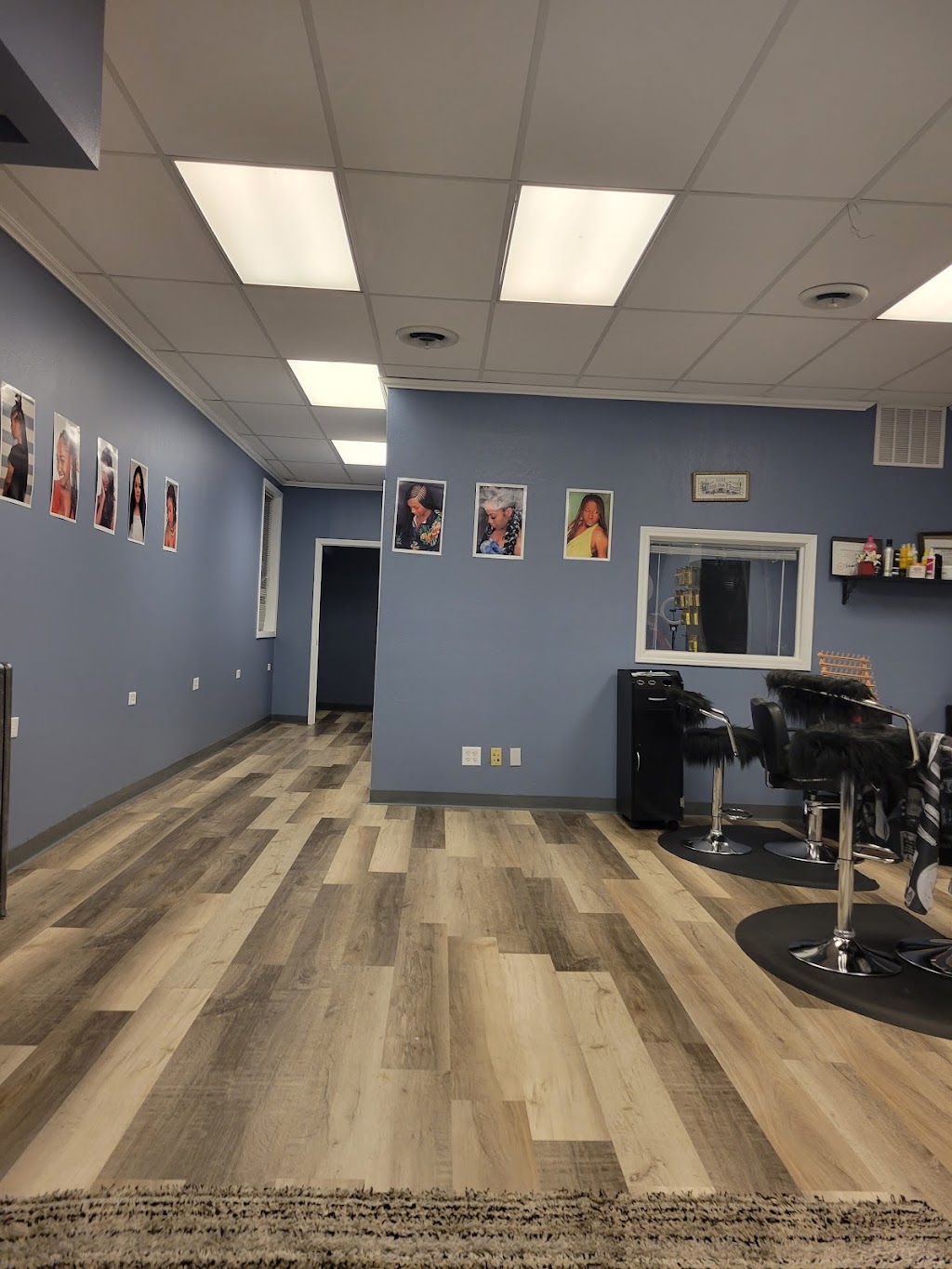 Chrischa Hair Salon | 217 S Main St, Lombard, IL 60148, USA | Phone: (630) 290-0539