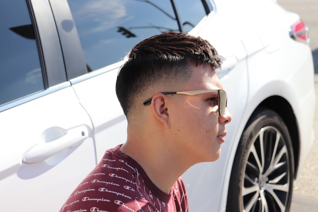 Christian & Robertos Barber | 1183 W Holt Ave, Pomona, CA 91768, USA | Phone: (909) 397-0760