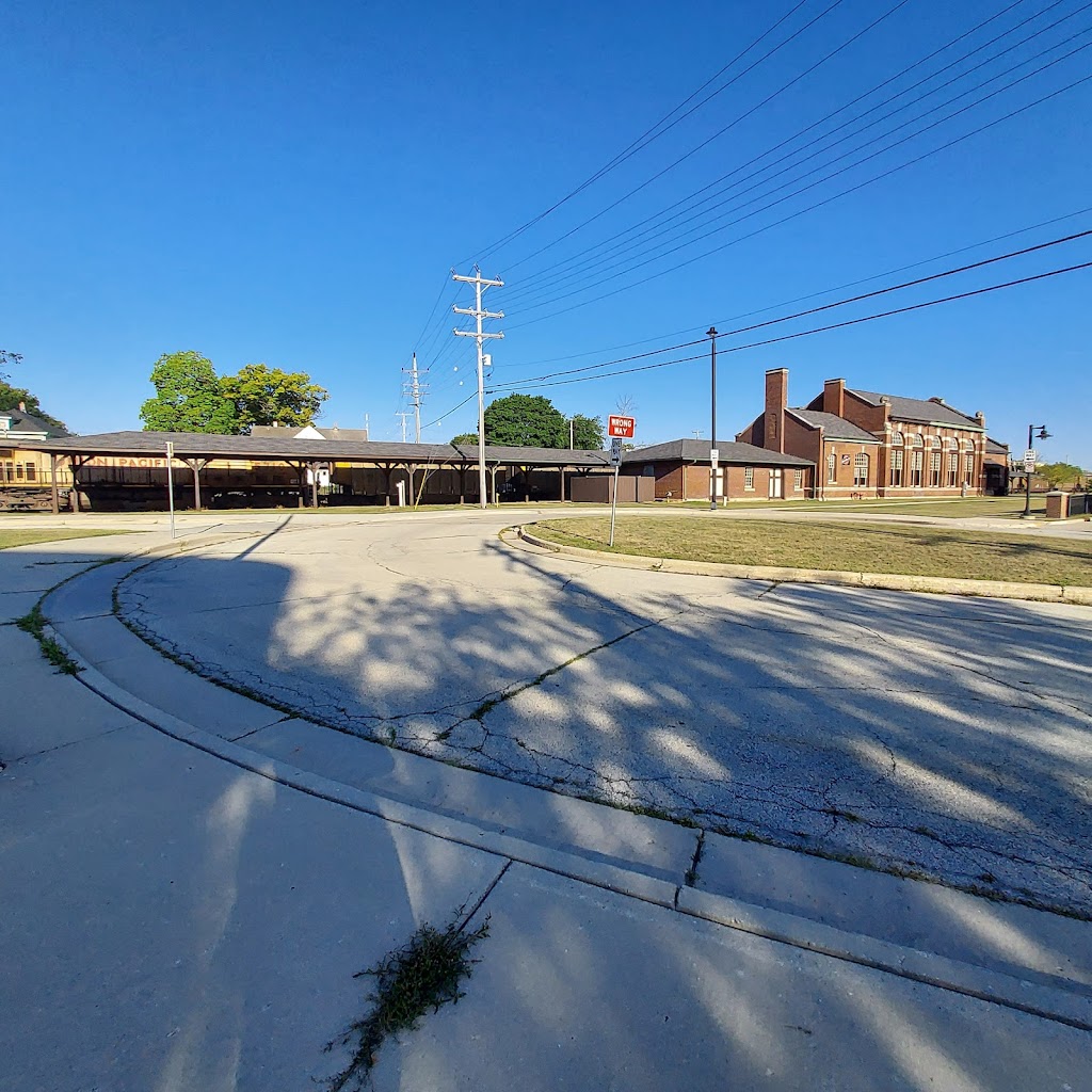 Corinne Reid Owens Transit Center | Liberty St, Racine, WI 53404, USA | Phone: (262) 721-7570