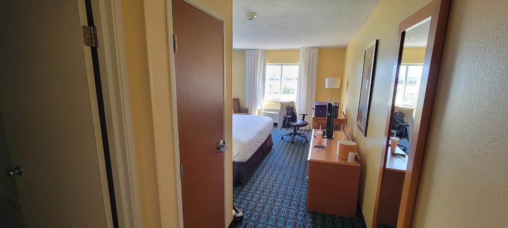 Comfort Inn & Suites | 10700 Emmett F Lowry Expy, Texas City, TX 77591, USA | Phone: (409) 986-3866