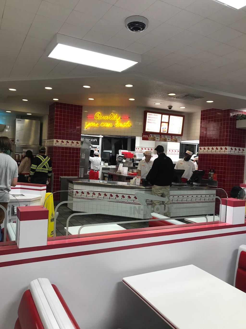 In-N-Out Burger | 1159 N Rengstorff Ave, Mountain View, CA 94043, USA | Phone: (800) 786-1000