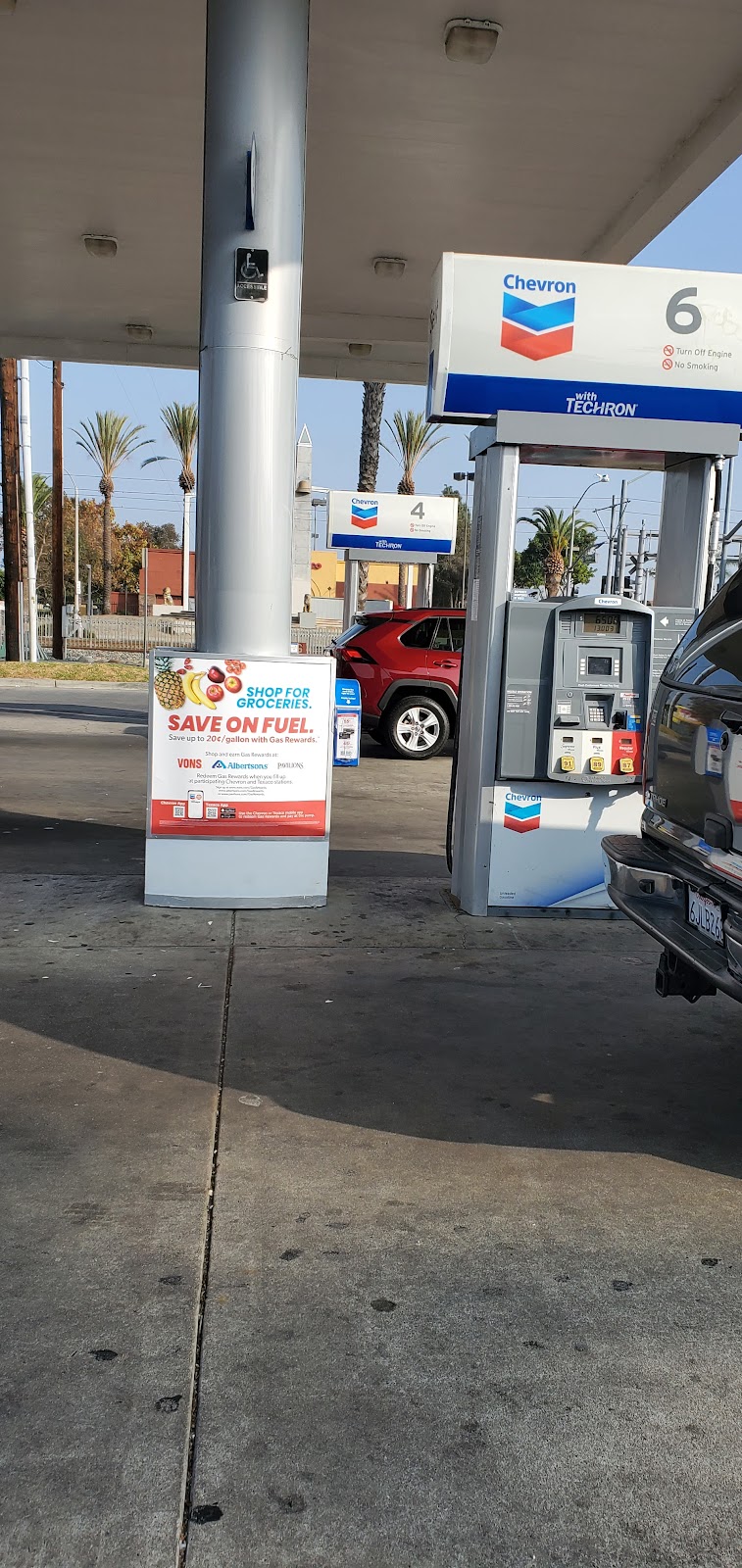 Chevron | 1907 Arlington Ave, Los Angeles, CA 90018, USA | Phone: (323) 731-8098