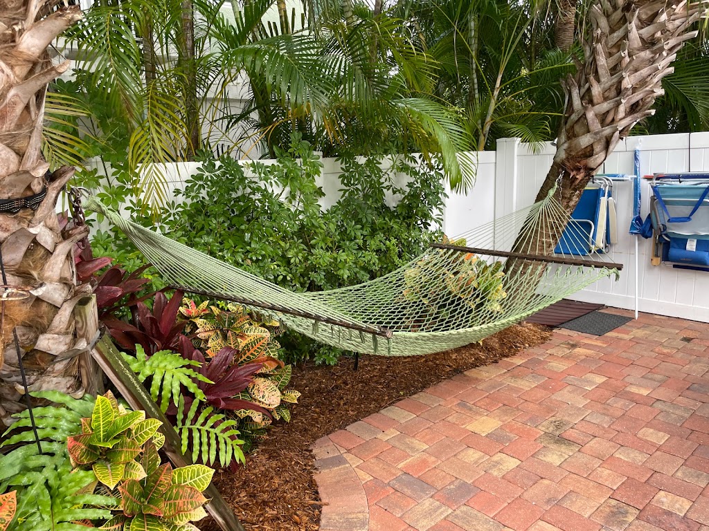 Anna Cabana Resort by Island Vacation Properties | 3709 Gulf Dr, Holmes Beach, FL 34217, USA | Phone: (941) 778-1000
